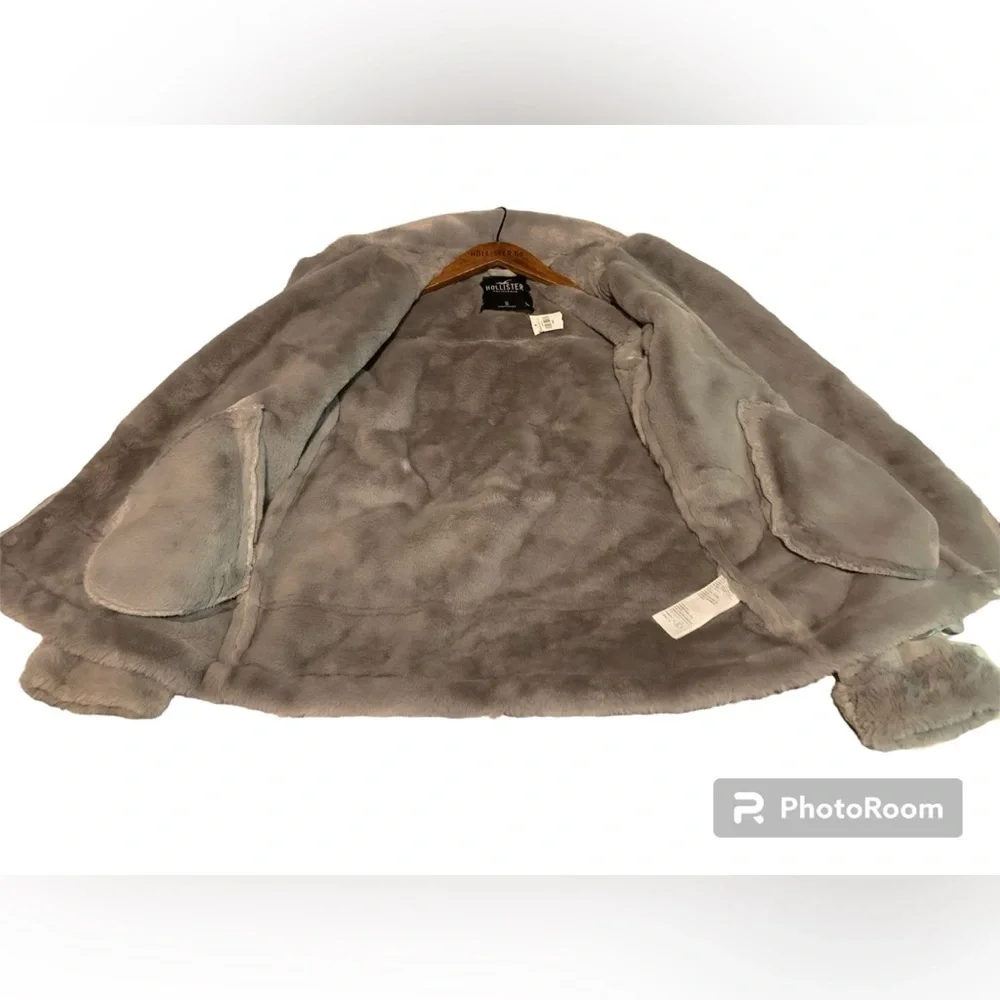 FINAL PRICE DROP NWT Hollister small warm and fuzzy faux suede and faux fur coat - Picture 4 of 9